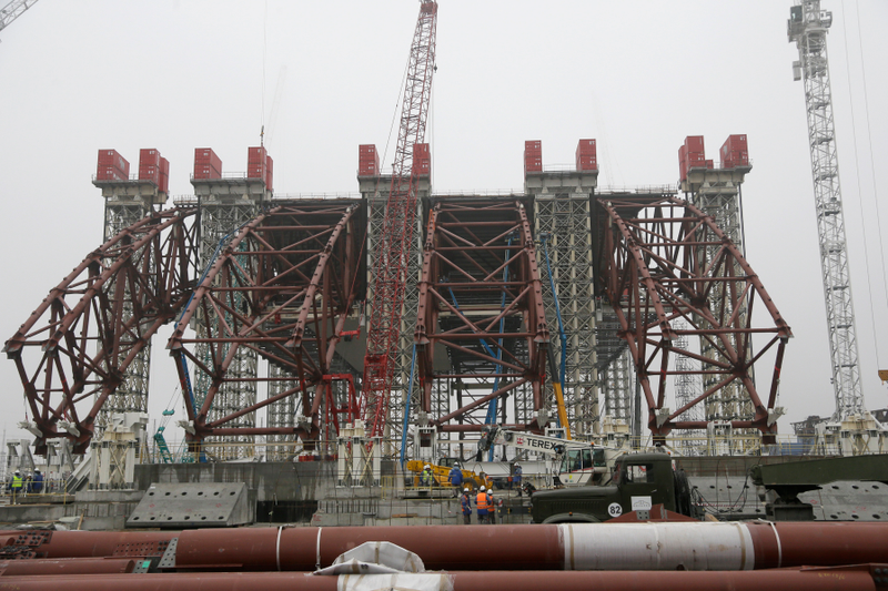 Illustration for article titled This Massive Steel Structure Will Entomb Chernobyl's Reactor 4